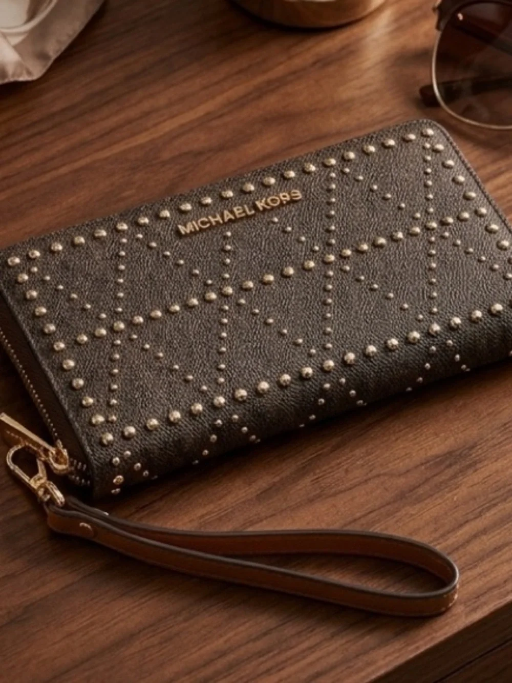 Michael Kors NWOT Jet Set Travel Studded Logo Smartphone Wristlet